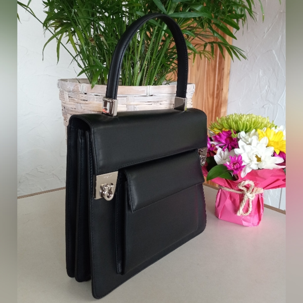 Salvatore Ferragamo, The Nero, Vintage Italian Leather Shoulder Bag - Picture 5 of 16